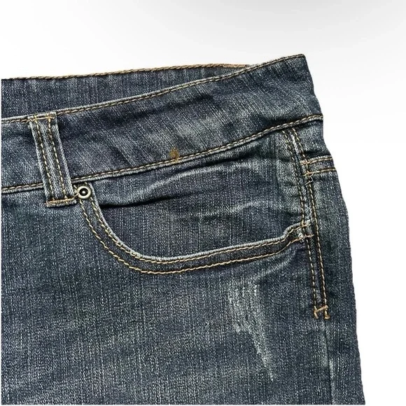 Women’s Forever 21 Jean Shorts Summer Warm Weather Size 16 - Picture 2 of 3